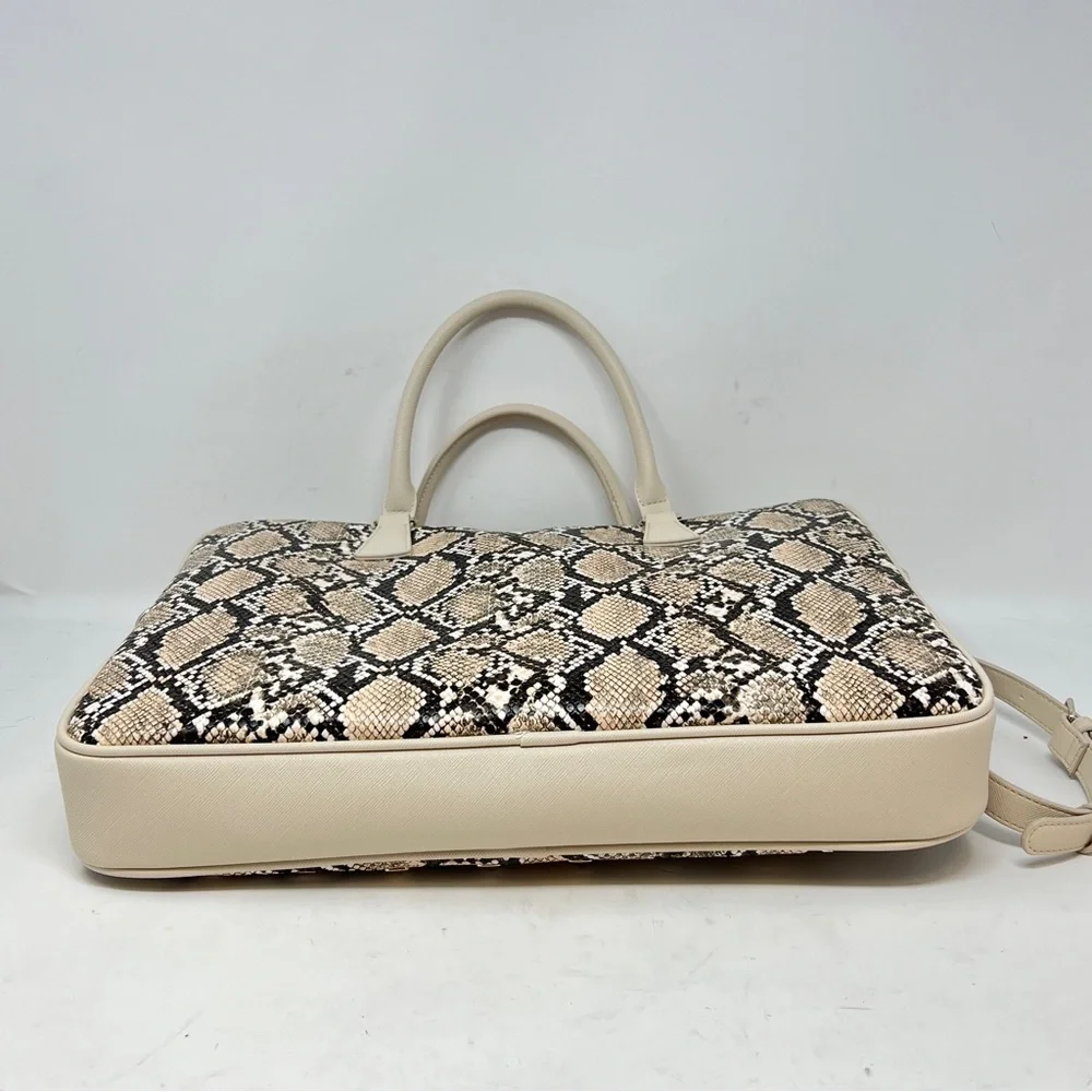 ❤️WHBM NWT Python Print Computer Bag. - Picture 7 of 15